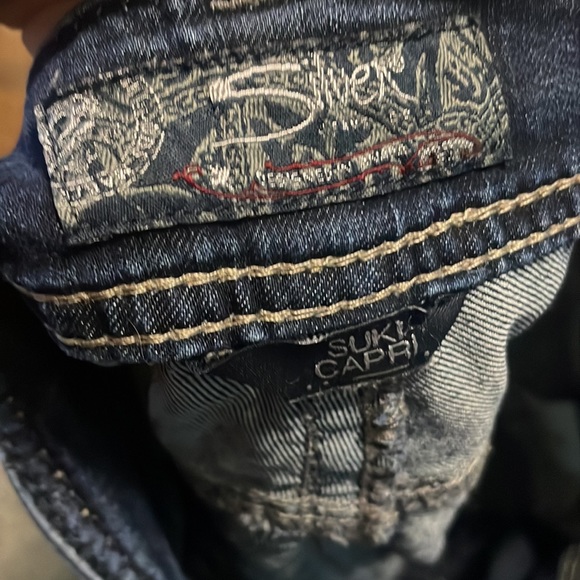 Silver Suki Mid Rise Capri - Picture 3 of 7